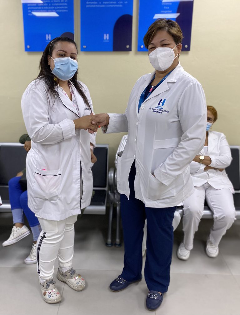 Read more about the article Juramentan nueva sub directora en el Hospital de Engombe