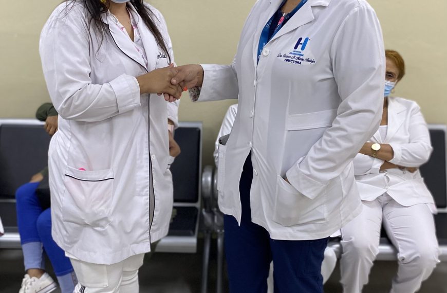 Juramentan nueva sub directora en el Hospital de Engombe