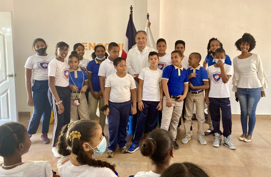 Hospital de Engombe y Fundaci&oacute;n V&iacute;as orientan adolescentes sobre &ldquo;Prevenci&oacute;n de la Violencia Intrafamiliar&rdquo;