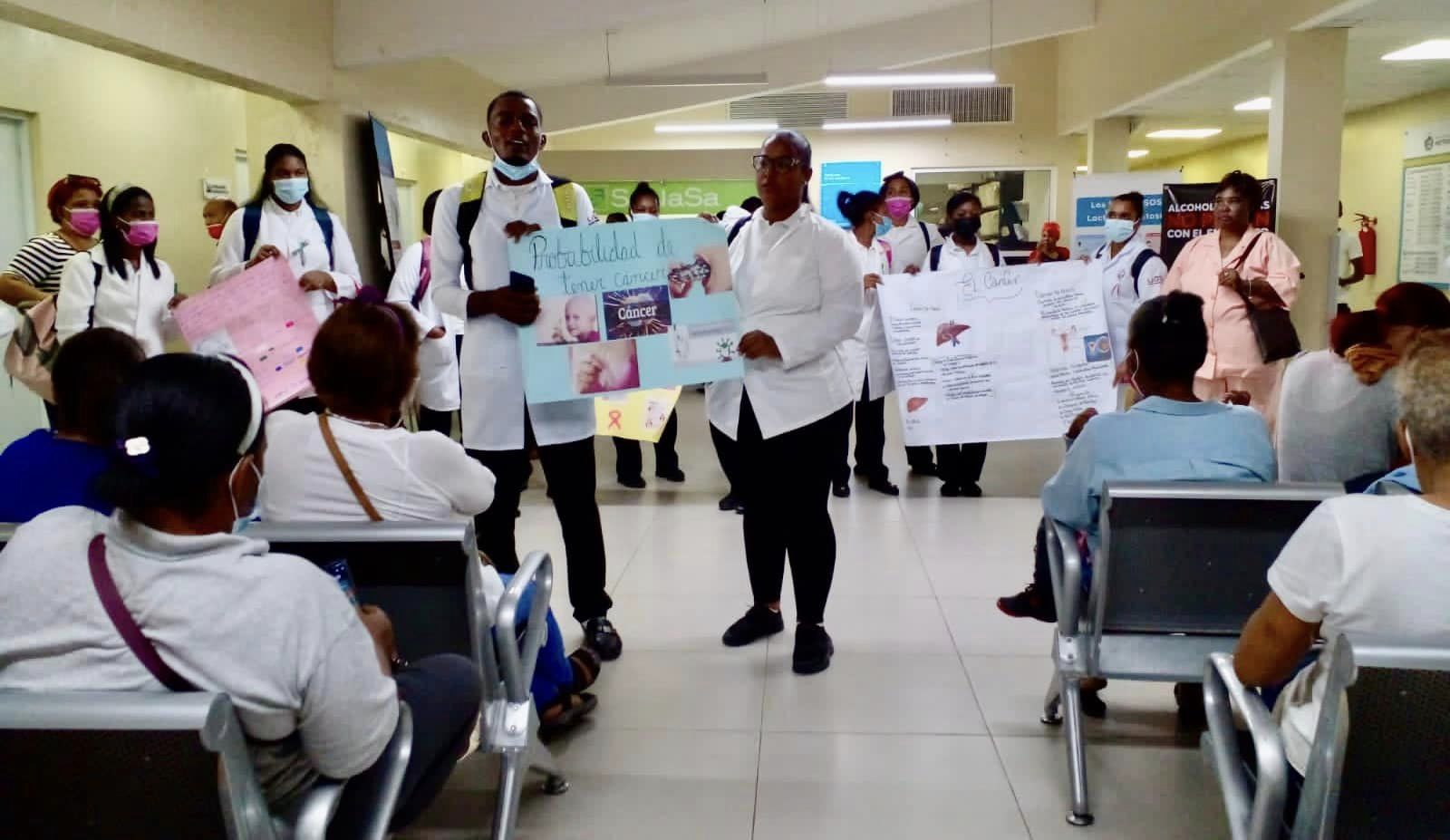 You are currently viewing Hospital de Engombe imparte charla a usuarios en el Mes del Cáncer de Mama