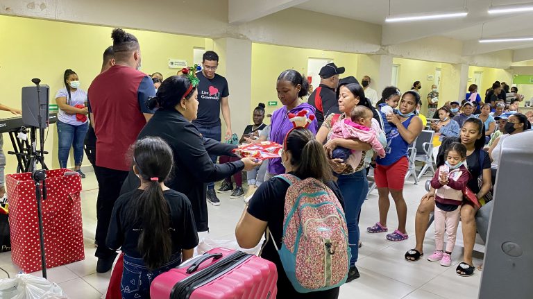 Read more about the article Doctora Gutiérrez y Fundación Casa Misionera llevan  villancicos y regalos a niños del Hospital de Engombe
