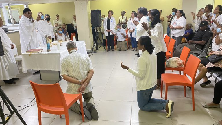 Read more about the article En víspera de la Jornada Mundial del Enfermo, Hospital de Engombe celebra misa de sanación