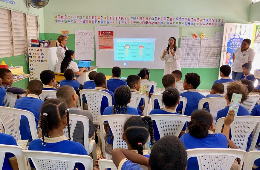 Departamento de Adolescentes del Hospital de Engombe realiza charla en la Escuela Primaria Iv&aacute;n Guzm&aacute;n