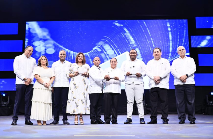 Servicio Nacional de Salud entrega premios Programa Desempe&ntilde;o SNS