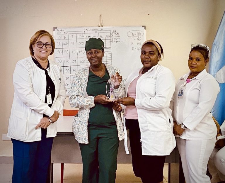 Read more about the article Departamento de Enfermería del Hospital de Engombe entrega reconocimientos a enfermeras 