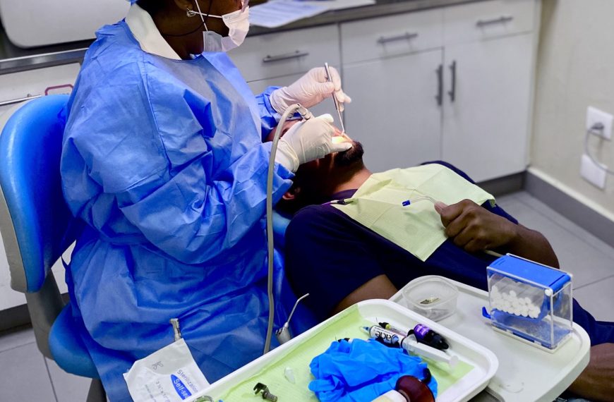 Colaboradores del Hospital de Engombe se benefician con jornada gratuita &ldquo;Libre de Caries&rdquo;