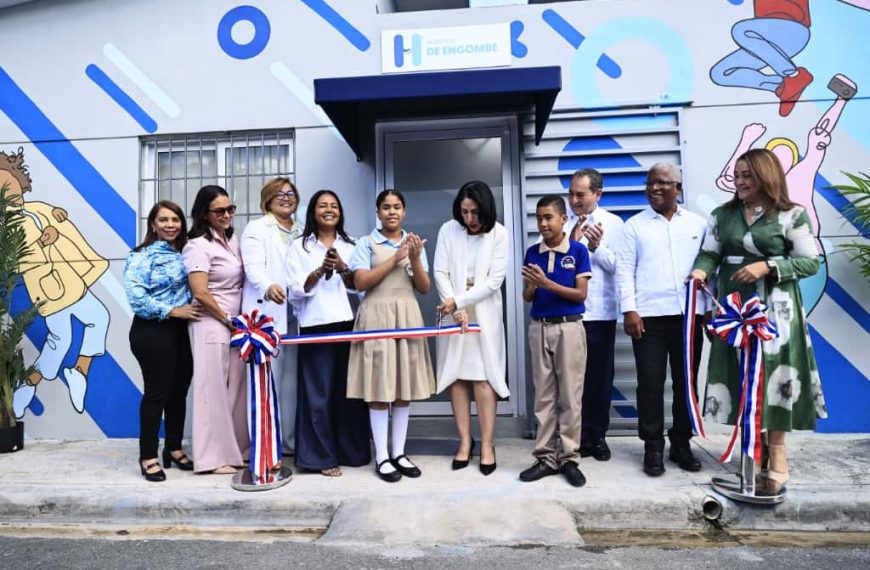 Primera dama y SNS entregan Unidad de Atenci&oacute;n Integral para Personas Adolescentes en Hospital Municipal de Engombe