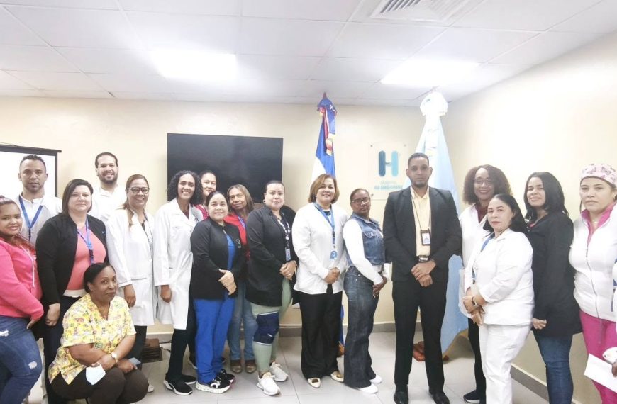Colaboradores del Hospital de Engombe participan en charla sobre la Ley No. 50-88 de Drogas y Sustancias Controladas