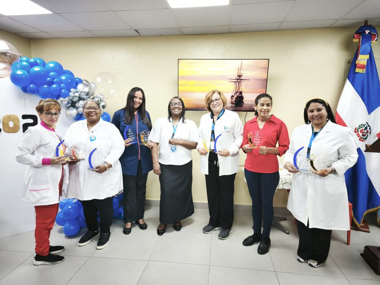 Read more about the article Reconocen labor de directora general y del equipo de la Unidad de Atención Integral para Adolescentes del Hospital de Engombe