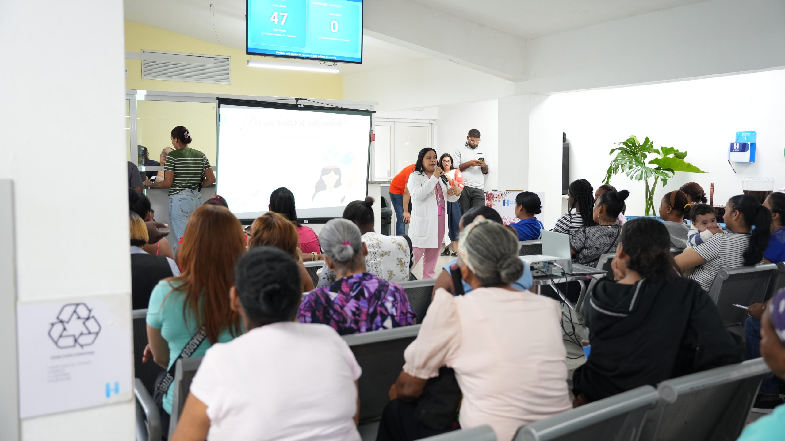 Read more about the article Nutriólogas del Hospital de Engombe orientan a madres sobre autocuidado y alimentación saludable en emotiva charla￼